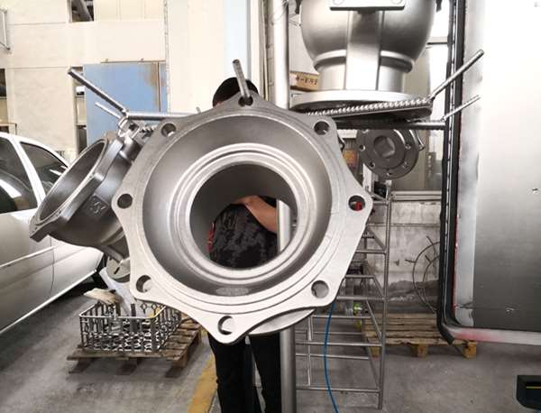 1704725763483776.jpg 铝铸件和锻件3.jpg